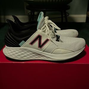 New Balance Fresh Foam Roav Womens Shoes - Surf Vibrant Pink